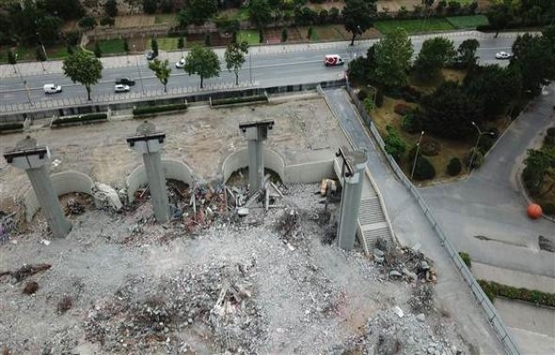 Abdi İpekçi Spor Salonu nun yıkımında sona gelindi!