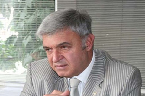 Ahmet Vefik Alp'e Yaşama Dokunanlar Ödülü!