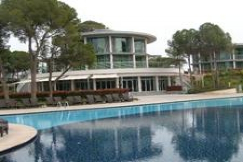 Belek'te bir otelde çalışan Ömer Bahçeci'ye ev armağan edildi