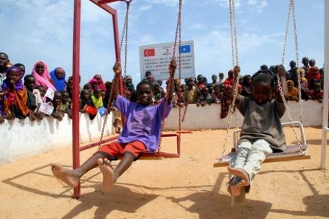  Türk Kızılayı Cezire Hayat Çadır Kenti'nde çocuk parkı açıldı!