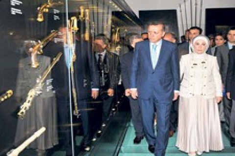 Topkapı Sarayı'nın yenilenen Silah Teşhir Bölümü açıldı!