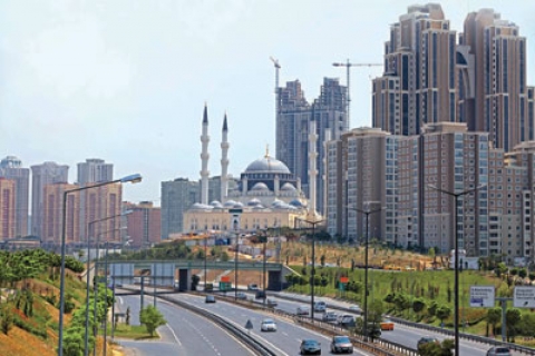  Ataşehir'deki Mimar Sinan Cami'yi konut blokları gölgeliyor!