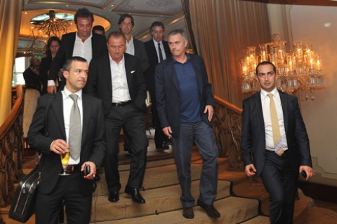 Jose Mourinho, Fatih Terim, Acun Ilıcalı ve Ömer Faruk Çelik aynı masada!