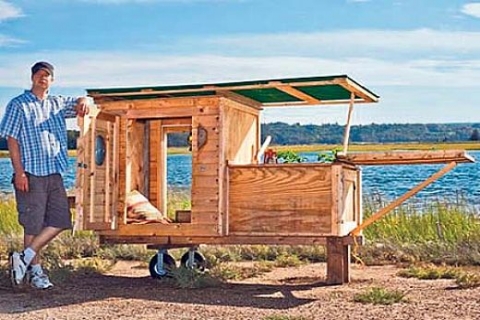 Derek Diedricksen, başımı sokayım yeter diyene çevreci ev yapıyor!