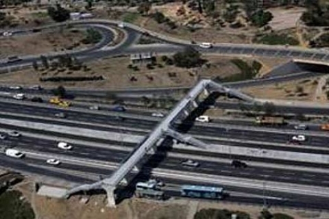 Çetin Ateş'in çılgın üst geçit projesi bürokrasiyi aşamıyor!