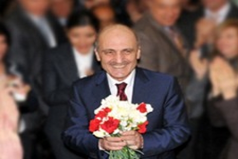 Erdoğan Bayraktar, TOKİ'den alkışlarla uğurlandı!