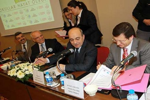 Ataşehir'de okullar ders saatleri dışında mesleki eğitim alanı oluyor!