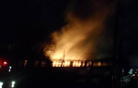 Sultangazi'deki fabrikada çıkan yangın devam ediyor!