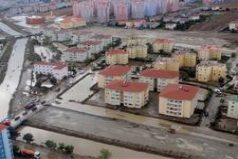 Silivri'deki dere yatağında 6 kamu binası bulunuyor