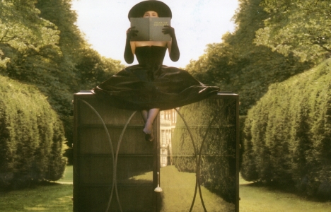  Fatih Kıral Mobilya'dan yeni kitaplık; Barbara Barry!