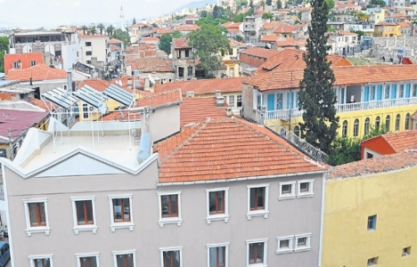 İzmir Kurtuluş Mahallesi'ndeki binaların bakımsızlığı dikkat çekiyor!