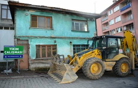  Bursa'da Yıldırım Külliyesi çevresinde bina yıkımı başladı!