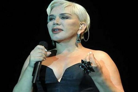 Sezen Aksu'nun villasına hırsız girdi!