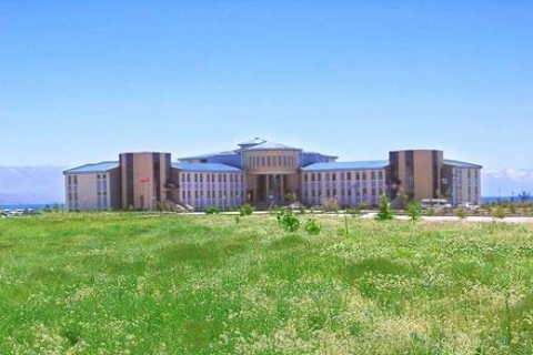 Yüzüncü Yıl Üniversitesi'ne hükümetten 67,5 milyon TL'lik deprem desteği!