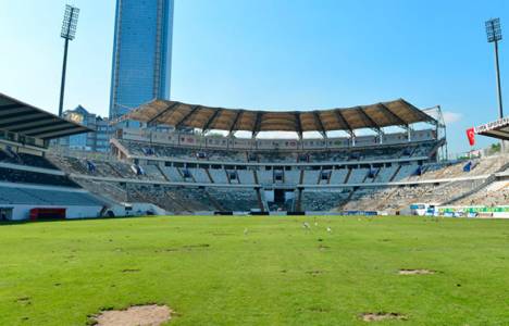 İnönü Stadı'nın yıkımı başladı!