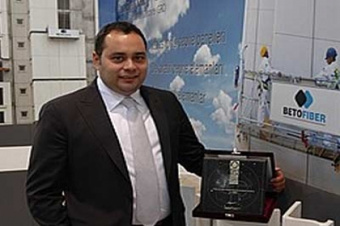 Umut Durbakayım kimdir