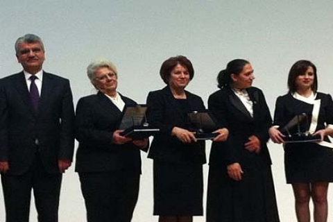 CUBE İstanbul Başkanı Ceren Kumbasar'a Gazeteciler ve Yazarlar Vakfı'ndan ödül!