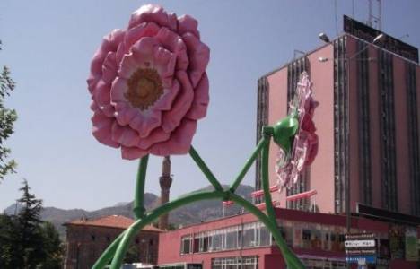  Isparta'da görüntüyü kirleten heykel kaldırılacak! 