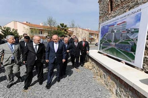 Kadir Topbaş, Yücel Çelikbilek ile Beykoz'daki tarihi kışlayı gezdi!