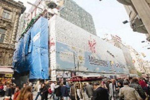 Demirören Alışveriş Merkezi neden apar topar açıldı