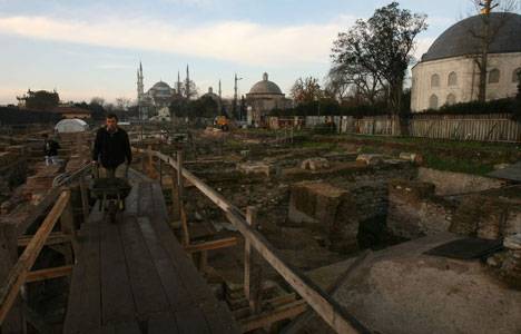 Sultanahmet'te başlatılan otel inşaatında tarihi kalıntılar ortaya çıktı!