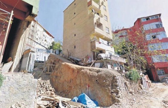 Kağıthane'de apartman şantiyenin ortasında kaldı!