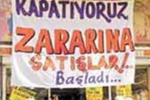 Mehmet Koçoğlu mağazasına 'Kapatıyoruz' adını verip batmaktan kurtuldu!