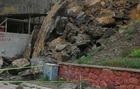 Erzurum Tortum’da kayalar tehlike saçıyor!