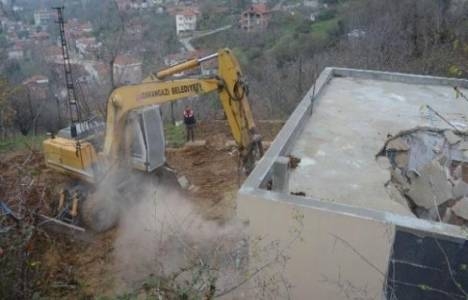 Bursa Uludağ'da kaçak barakalar yıkılıyor!