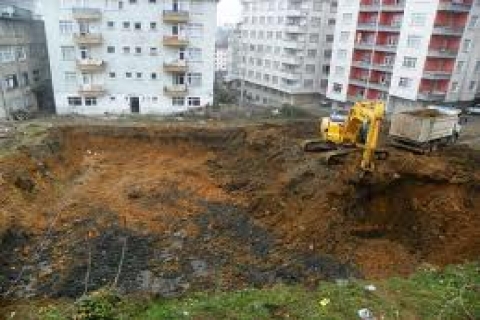  Okul binası inşaatında toprak kayması yaşandı!