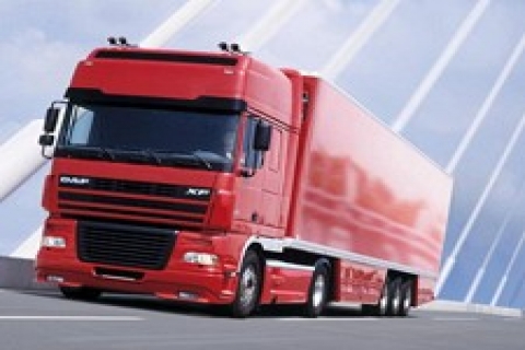 Sakarya'da inşaat malzemeleri taşıyan bir tır yandı!