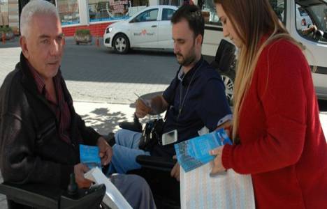 Ünlü bir inşaat firması reklam için sokakta para dağıttı!