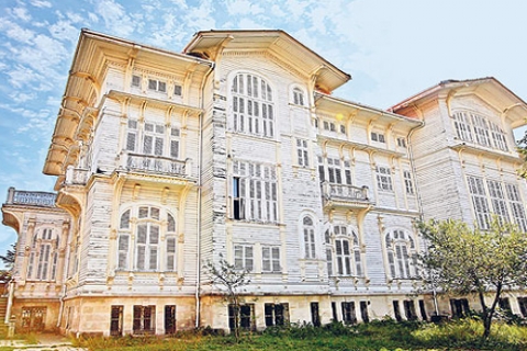 Şerafettin Turan, Tarihe Tanıklık Eden Okullar'ı iki ciltte topladı!