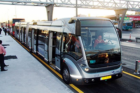 Beylikdüzü'nde metrobüsten meydan doğdu!