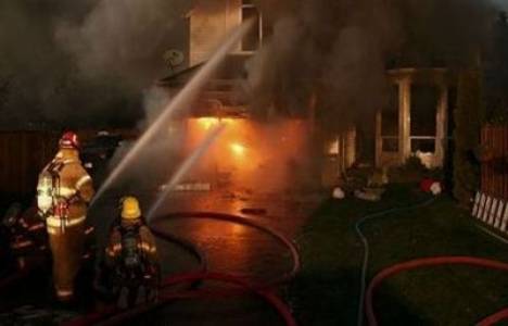 Bremen'de Türk aileye ait müstakil evde yangın çıktı!