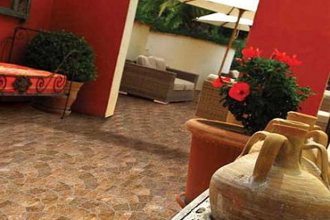 Ege Seramik, Spring 2012 Koleksiyonu'nda doğallık ve şıklığı bir araya getiriyor!