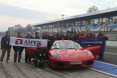 Aspen Dekorasyon başarısını Milano'da kutladı!