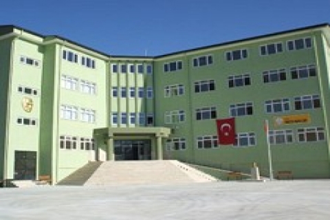 Erol Türkün annesi ve babası adına okul yaptırdı