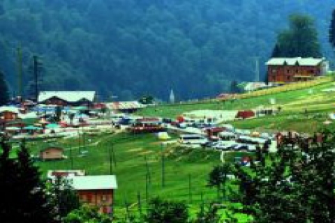 Ayder Yaylası kaçak yapılardan temizleniyor