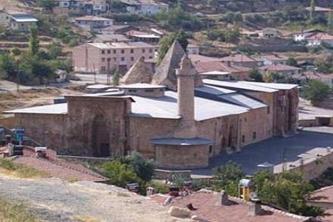 Divriği Ulu Cami 800 yılda bir milimetre dahi kaymamış!