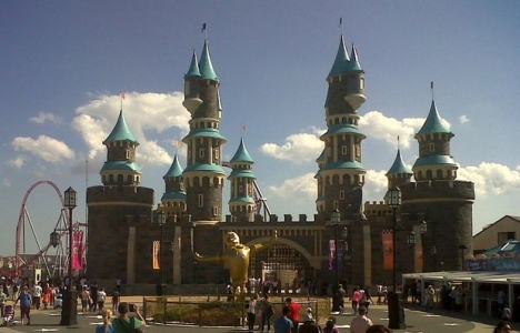 Vialand AVM'ye patlayıcı atıldı!