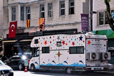  Şahan Gökbakar, Yeniköy'de ahşap ev kiraladı!