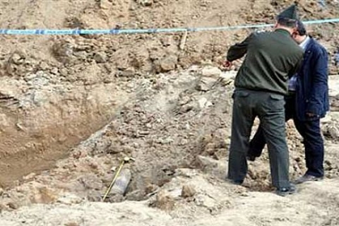 Konya'da inşaat için kazılan temelden top mermisi çıktı!