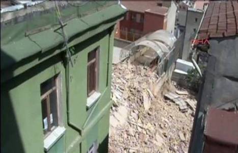 Beyoğlu'nda 7 katlı bina çöktü!