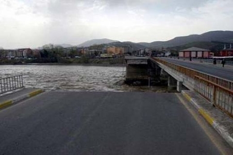 Faruk Çelik: İki köprü var, biri 6-7 yaşında diğeri 60 yaşında; eski köprü çökmüş!