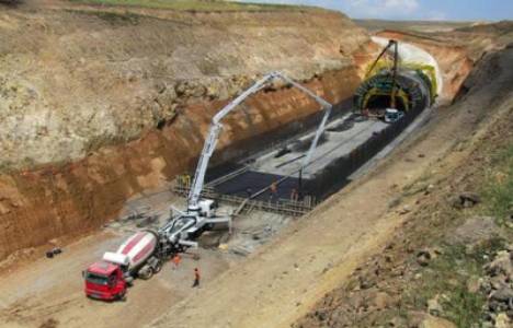 Bakü- Tiflis-Kars demiryolu hattı inşası bir yıl gecikiyor!