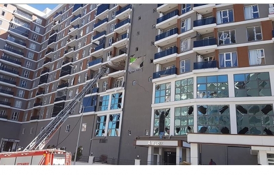 Esenyurt'ta bir evde patlama! 3 yaralı!