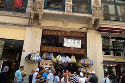 Beyoğlu'nda Emek Sineması gibi ilgi bekleyen pek çok yapı var!