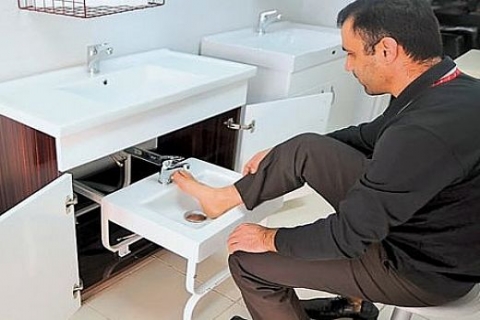 Yavuz Selim Sarıoğlu, yaşlılar için abdest lavabosu üretti!