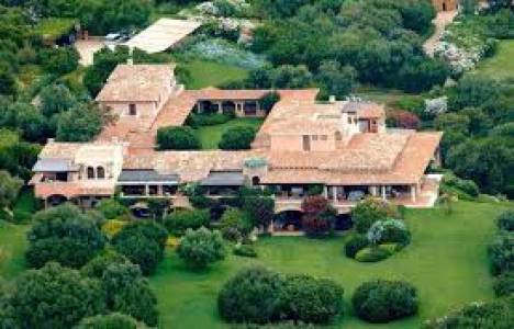 Berlusconi Bunga Bunga villasını basına açtı!